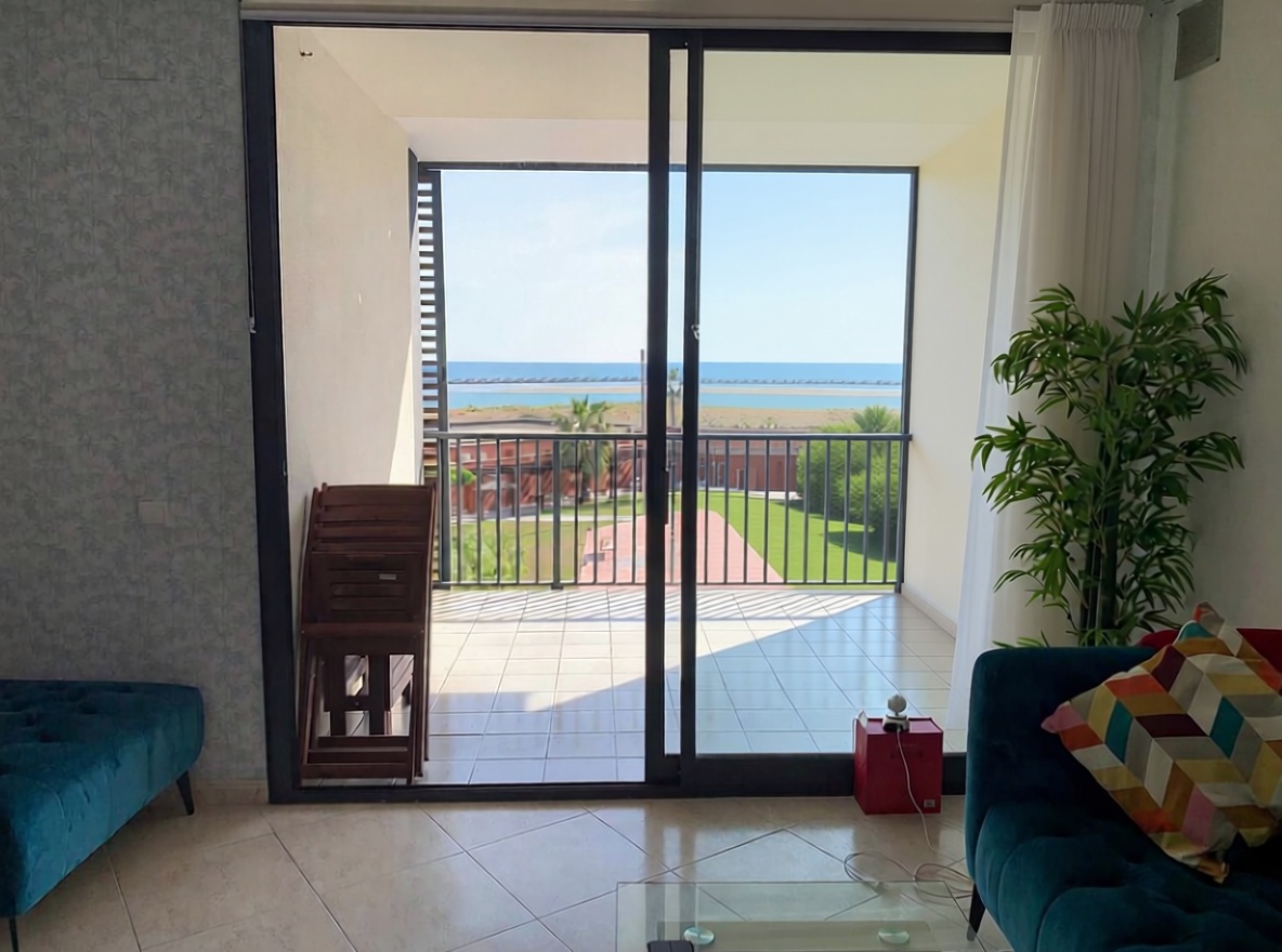 Flat for sale frontline beach in Cubelles — Sea terrace