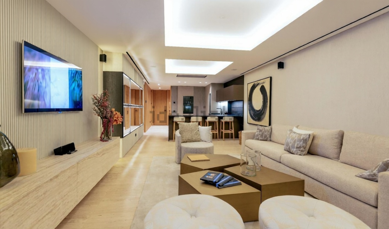 Beachfront flat in Estepona — Living room