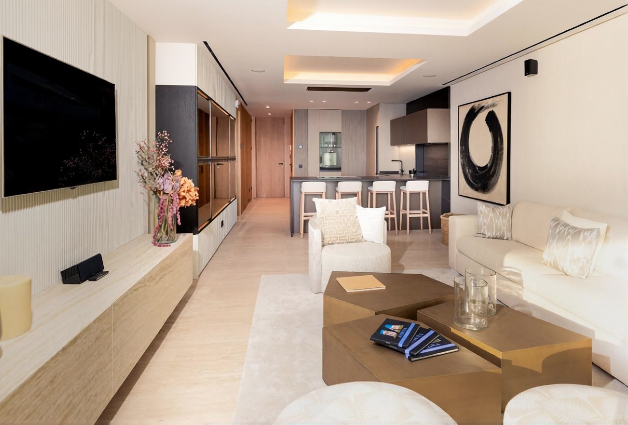 Beachfront flat in Estepona — Living room