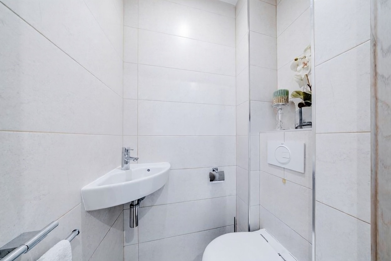 Flat for sale frontline beach in Calpe — Bathroom