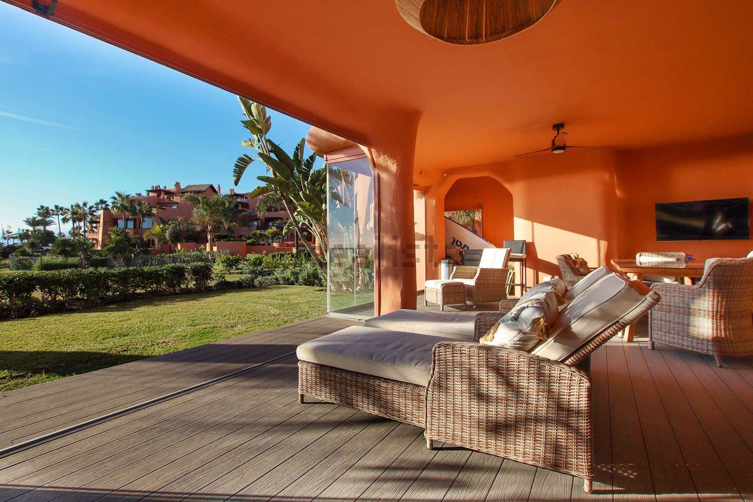 Piso en primera línea de playa en Marbella — Terraza mar