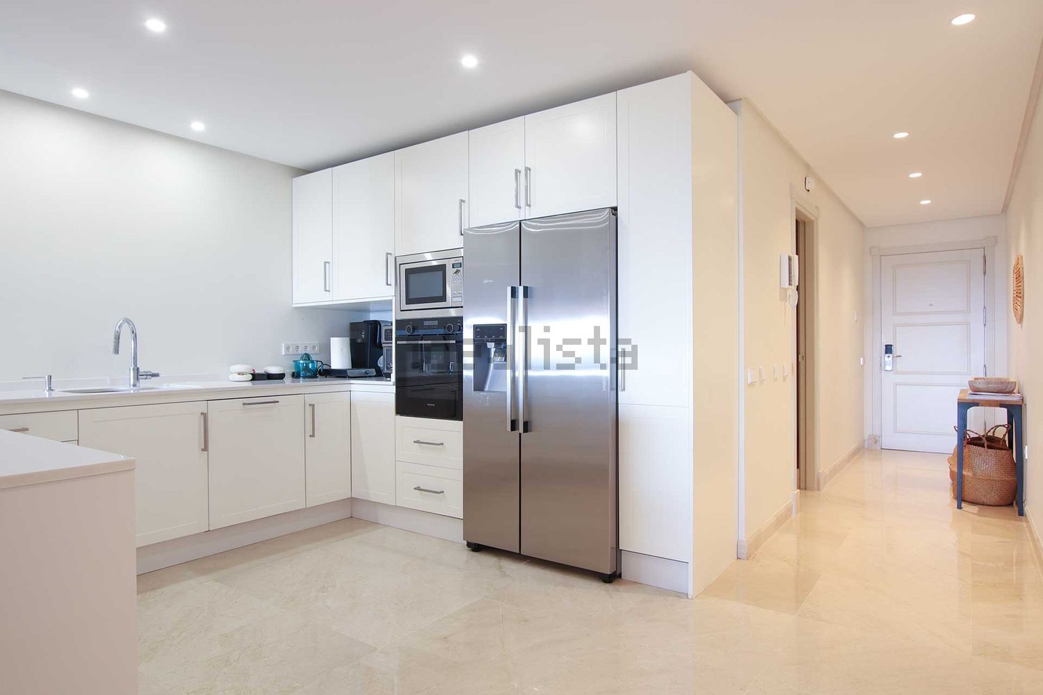 Piso en primera línea de playa en Marbella — Cocina