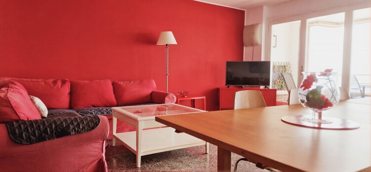 Beachfront flat in Lloret de Mar — Living room