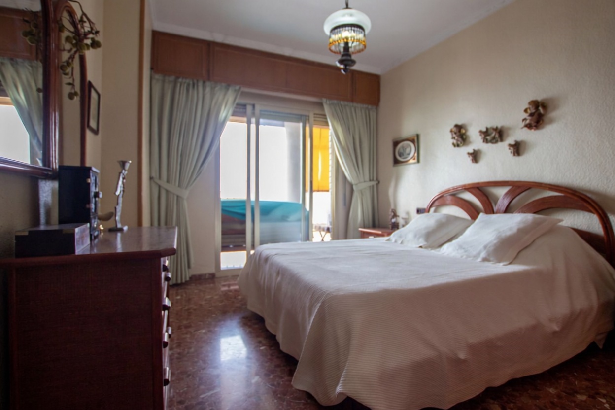 Appartement en première ligne de plage à Torrevieja — Chambre