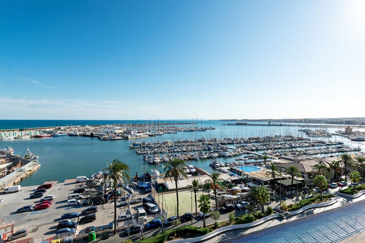 Beachfront flat in Torrevieja — Living room
