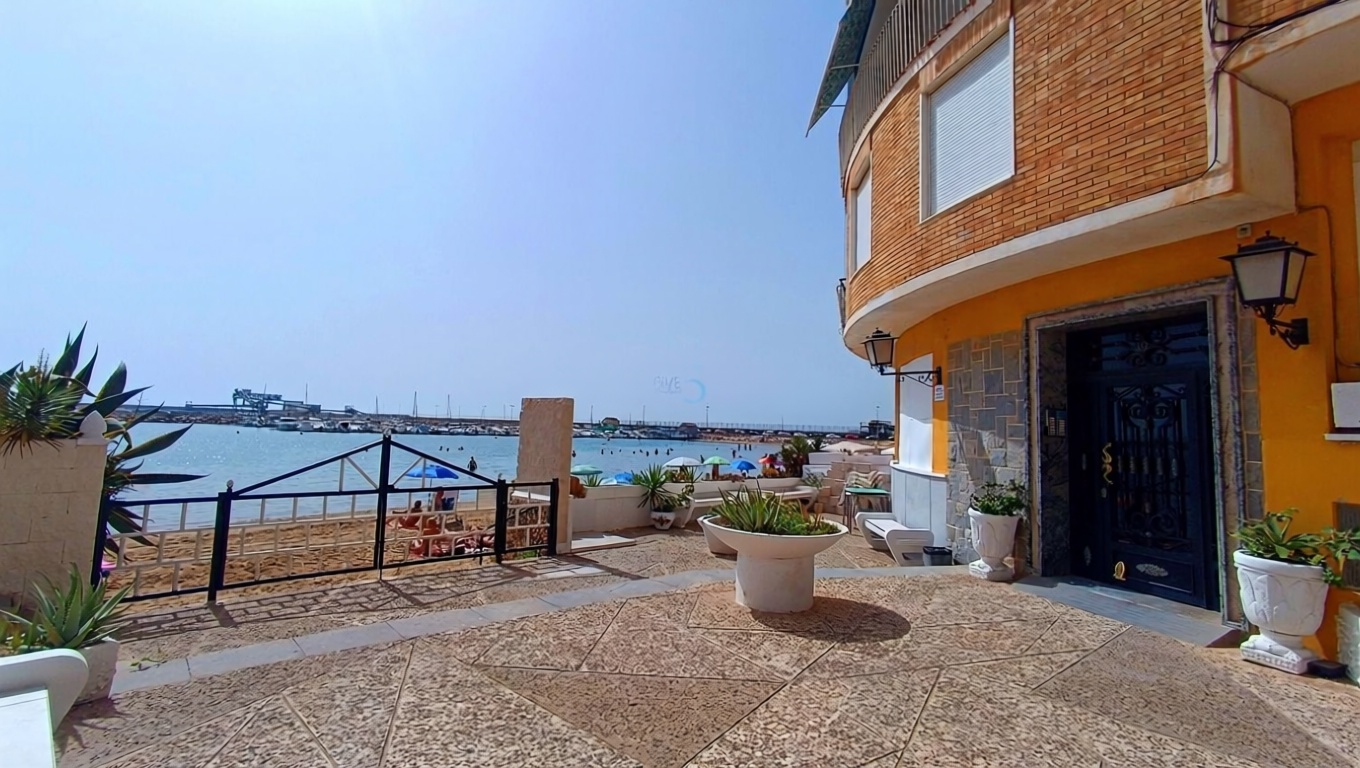 Appartement en première ligne de plage à Torrevieja — Terrasse mer