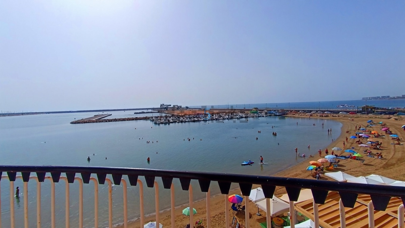 Appartement en première ligne de plage à Torrevieja — Chambre