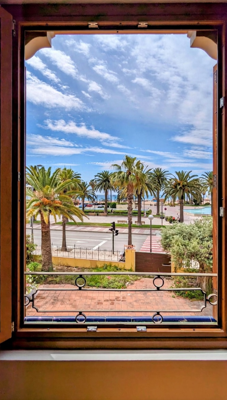 Chalet en venta con acceso directo a la playa en Salou — Vista mar