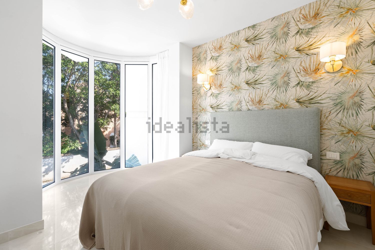 Piso en primera línea de playa en Estepona — Dormitorio