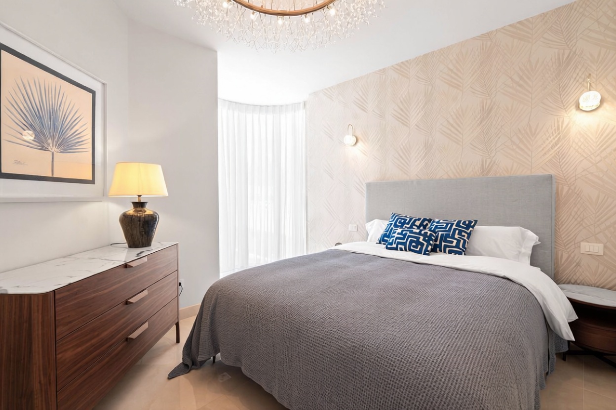 Beachfront flat in Estepona — Bedroom