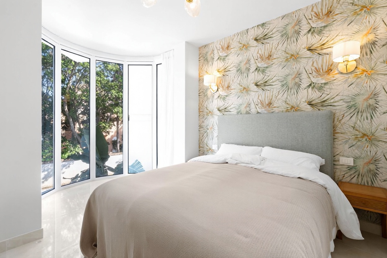 Beachfront flat in Estepona — Bedroom