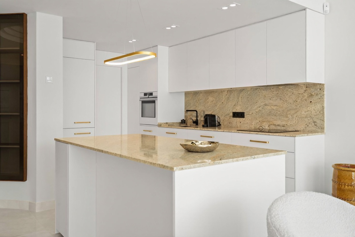 Beachfront flat in Estepona — Kitchen