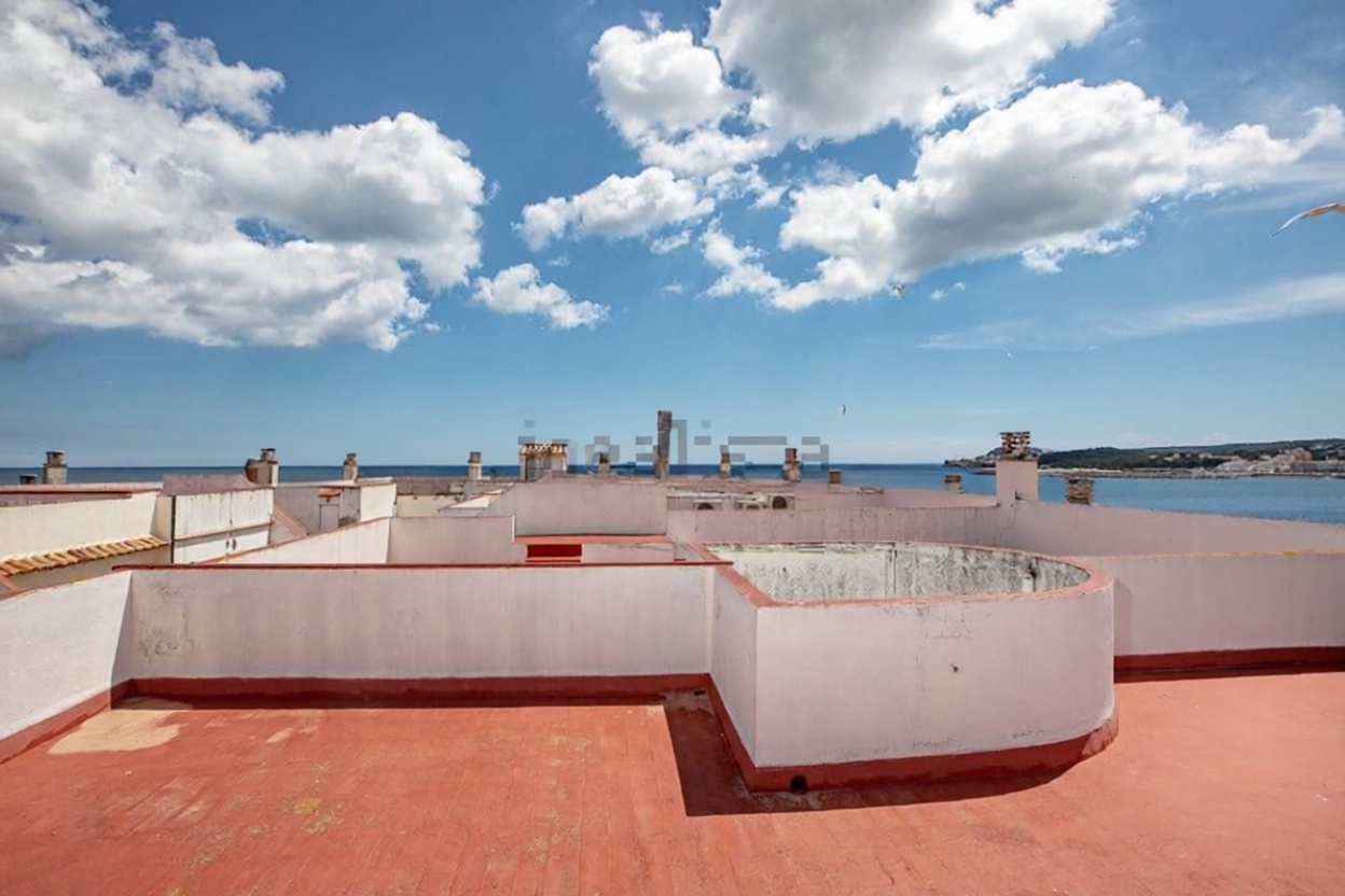 Attic for sale seafront in L'Escala — Sea view