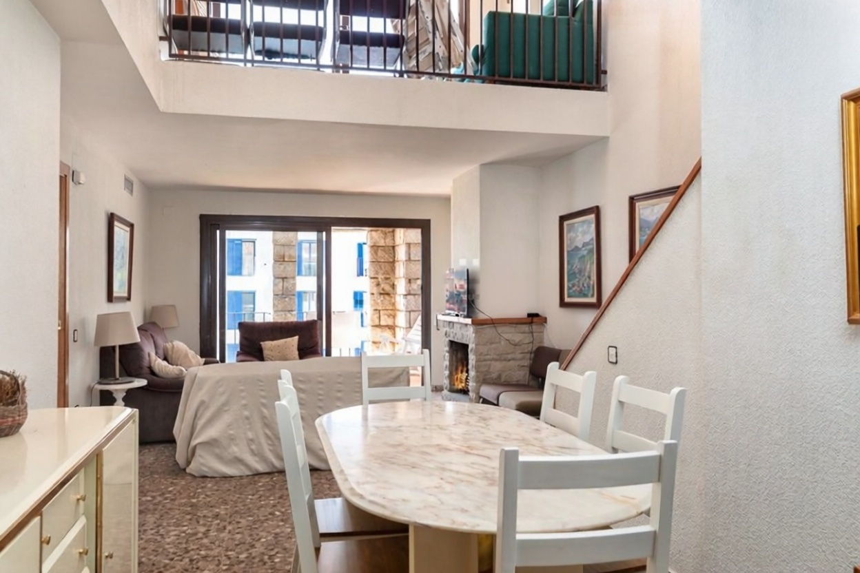 Attic for sale seafront in L'Escala — Bedroom