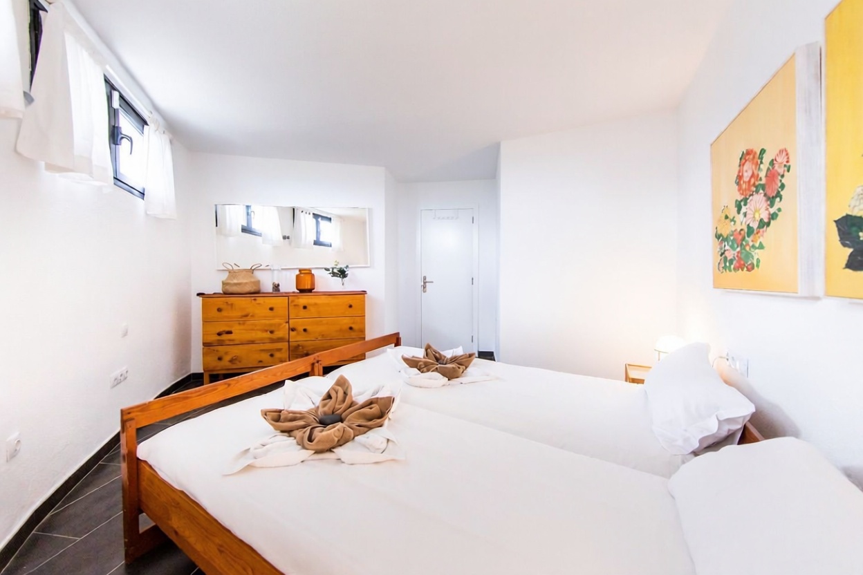 Chalet en venta con acceso directo a la playa en Teguise