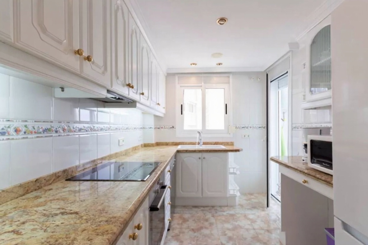 Flat for sale frontline beach in Calpe — Kitchen