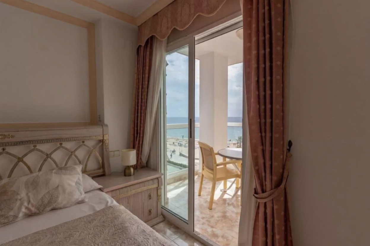 Flat for sale frontline beach in Calpe — Bedroom