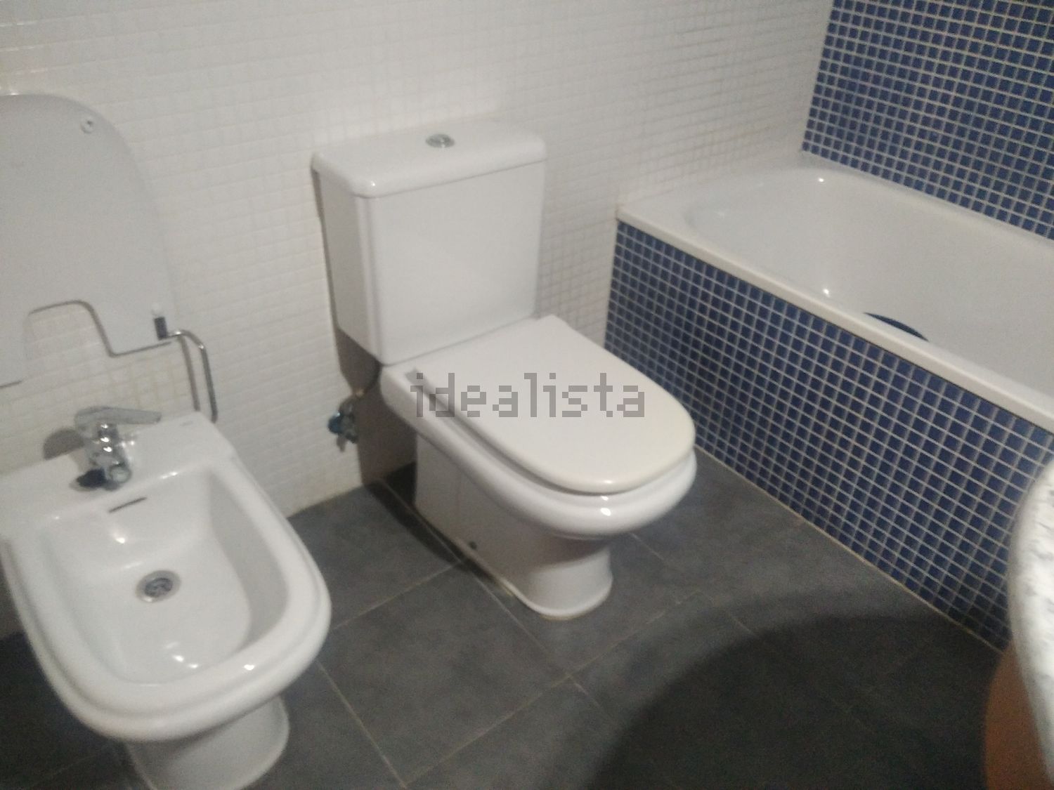 Flat for sale frontline beach in Tarragona — Bathroom