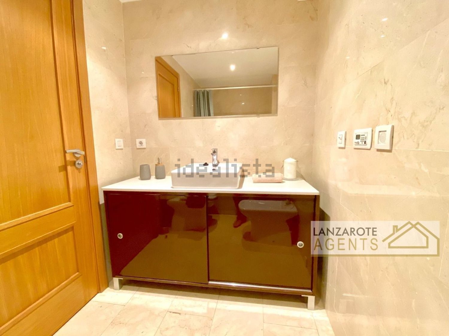 Seafront attic in Arrecife — Bathroom