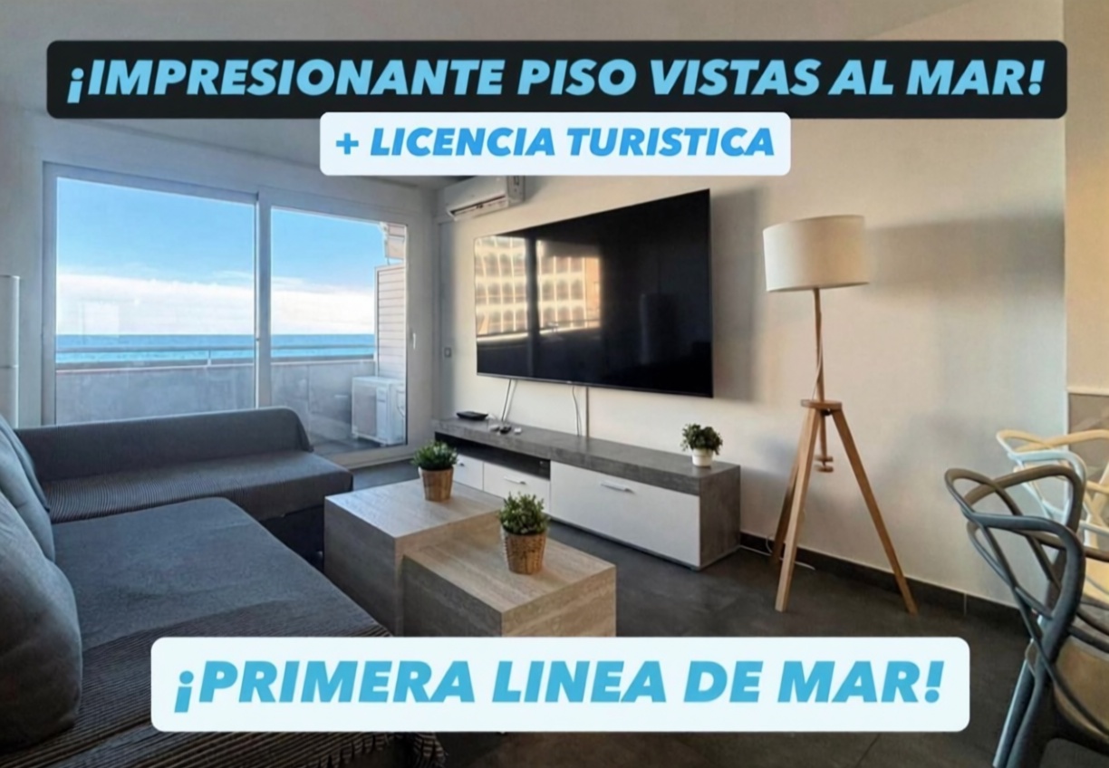 Wohnung zum Verkauf in direkter Strandlage in Lloret de Mar — Wohnzimmer