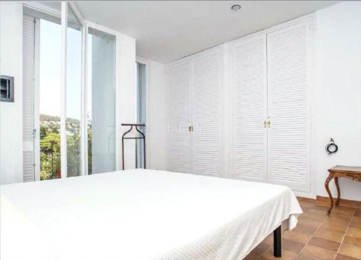 Flat for sale frontline beach in Blanes — Bedroom