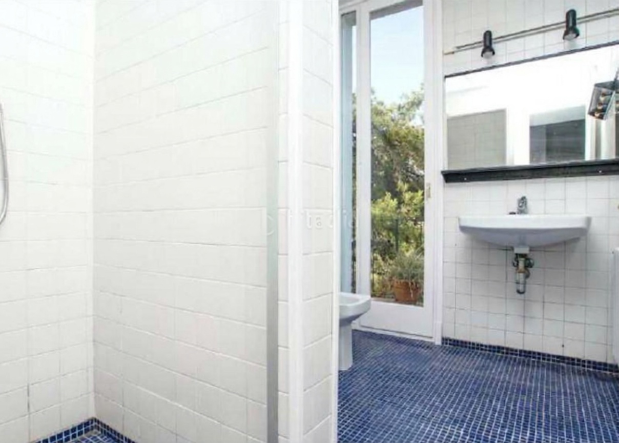 Flat for sale frontline beach in Blanes — Bathroom