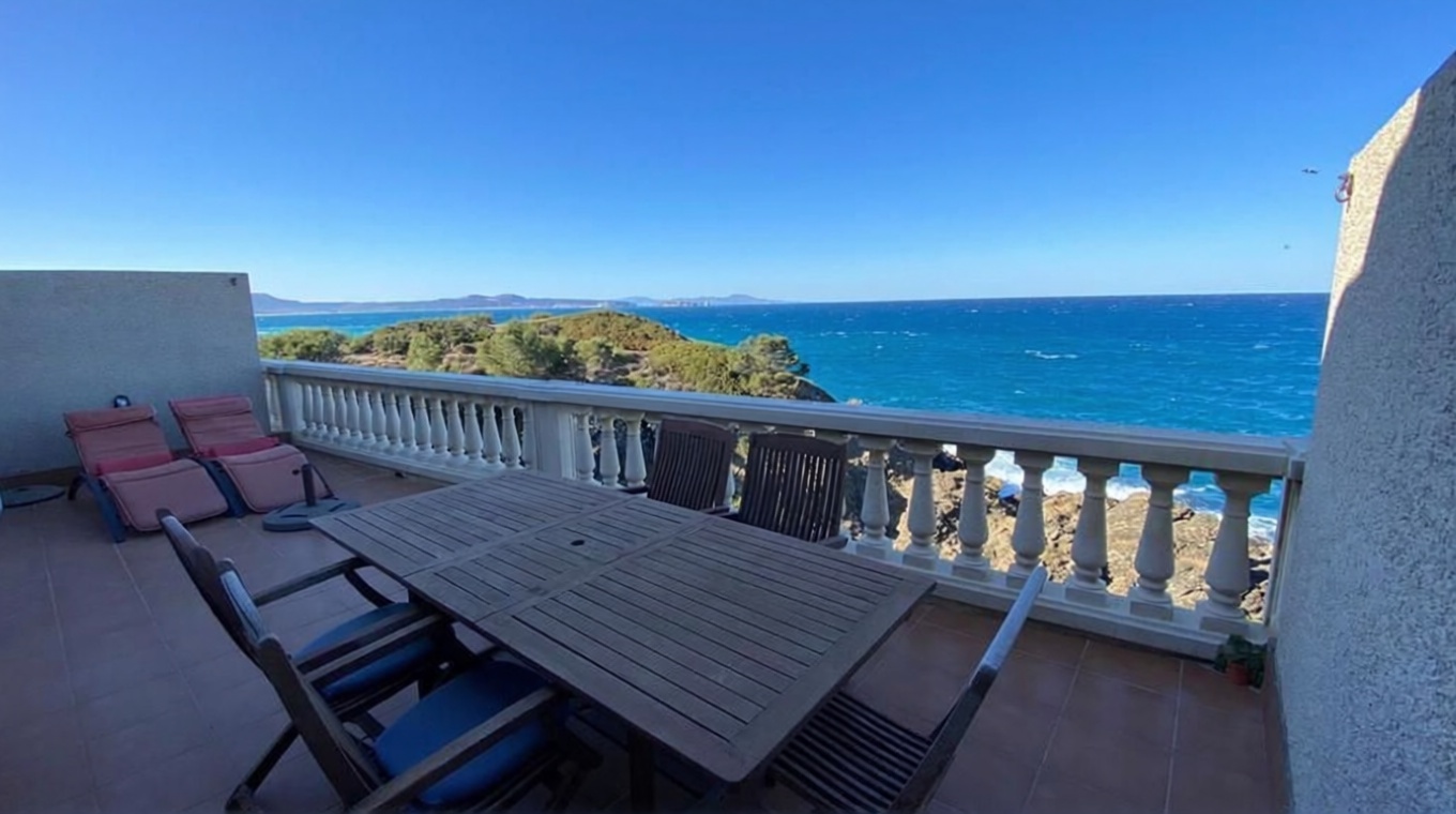 Apartamento à venda pé na areia em Begur