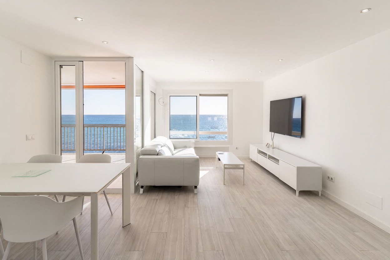 Wohnung zum Verkauf in direkter Strandlage in Sant Andreu de Llavaneres — Wohnzimmer