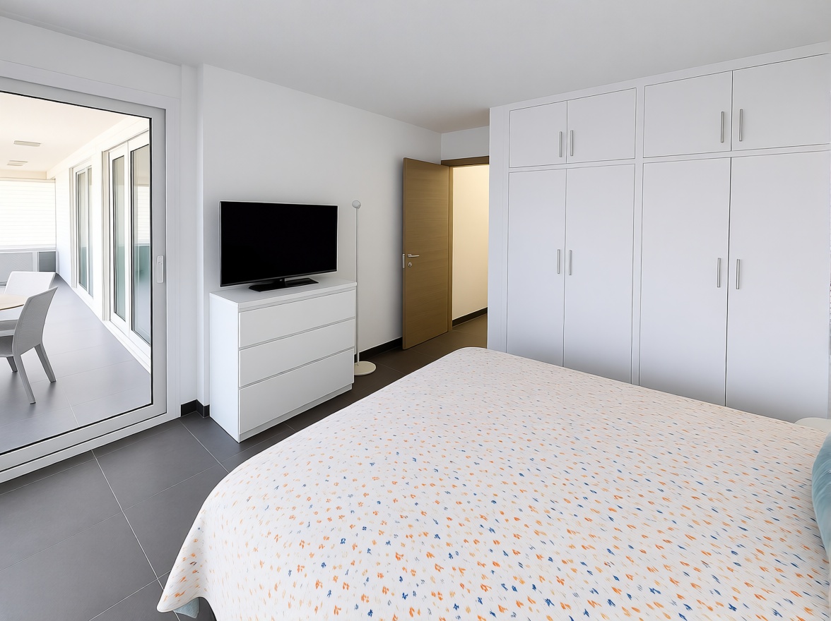 Flat for sale frontline beach in Lloret de Mar — Bedroom