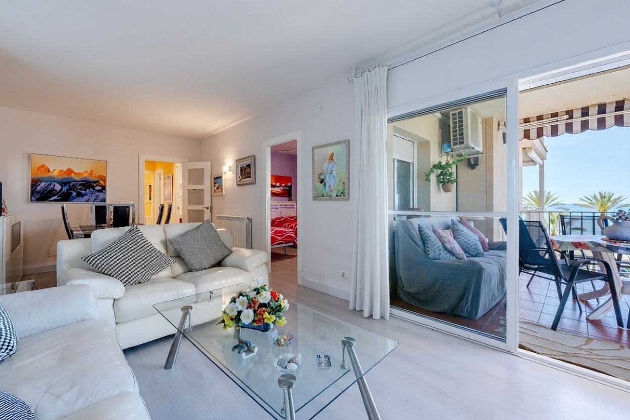 Wohnung zum Verkauf in direkter Strandlage in Calafell