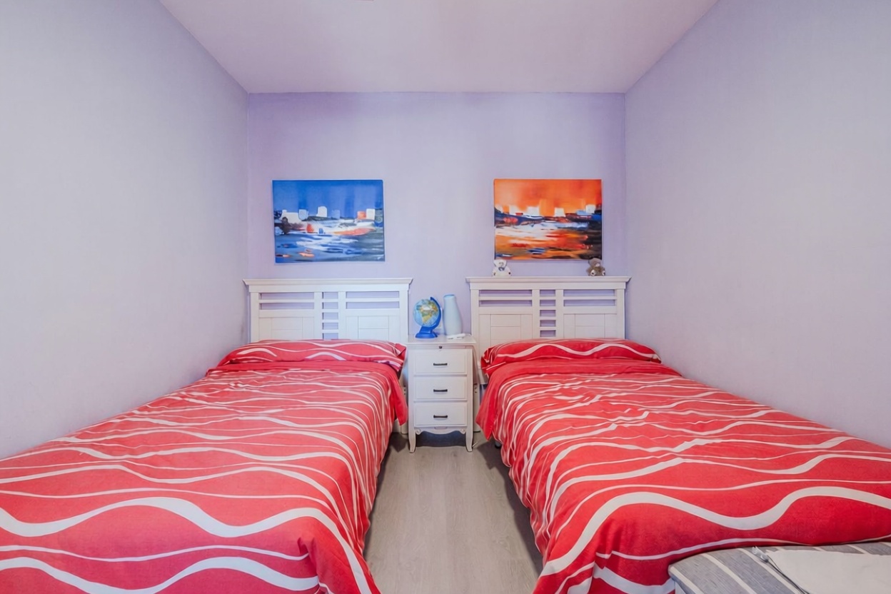 Piso en venta en primera línea de playa en Calafell — Dormitorio