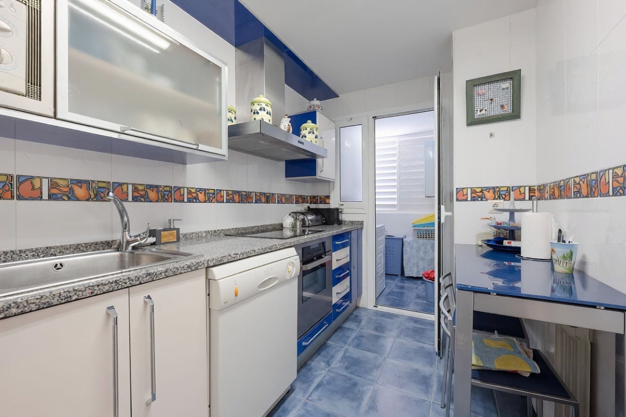 Piso en venta en primera línea de playa en Calafell — Cocina