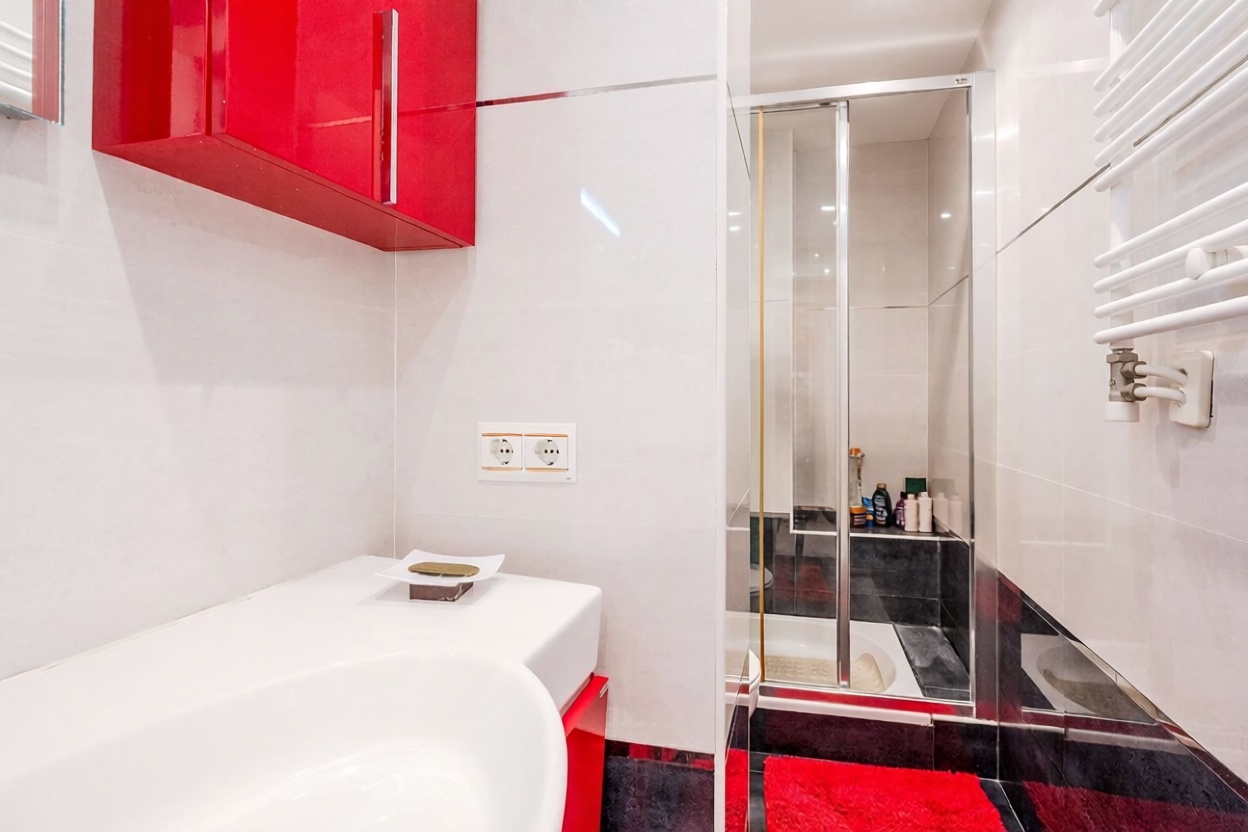 Piso en venta en primera línea de playa en Calafell — Baño