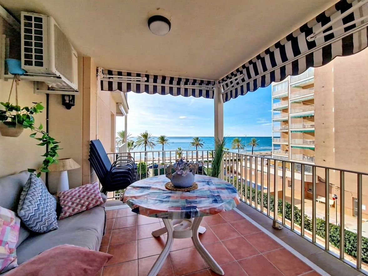 Wohnung zum Verkauf in direkter Strandlage in Calafell