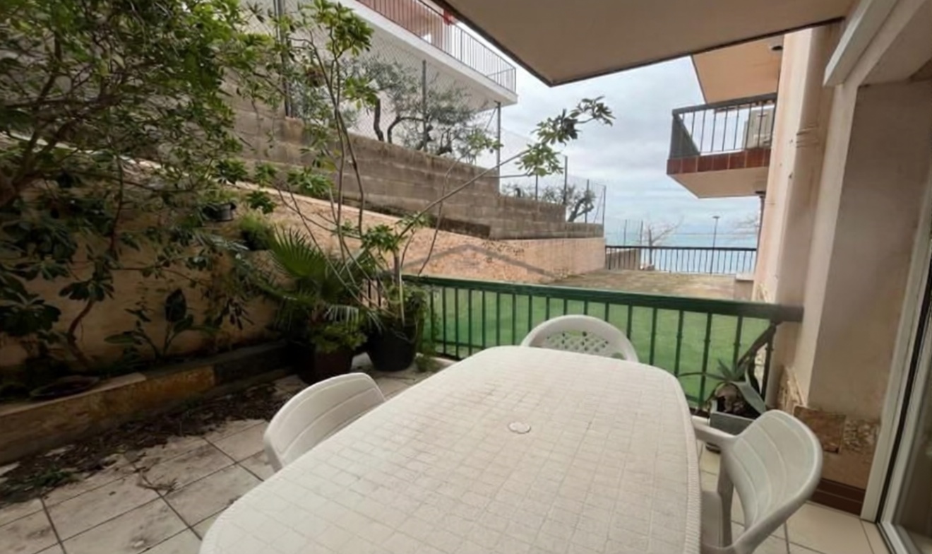 Wohnung zum Verkauf in direkter Strandlage in Roses
