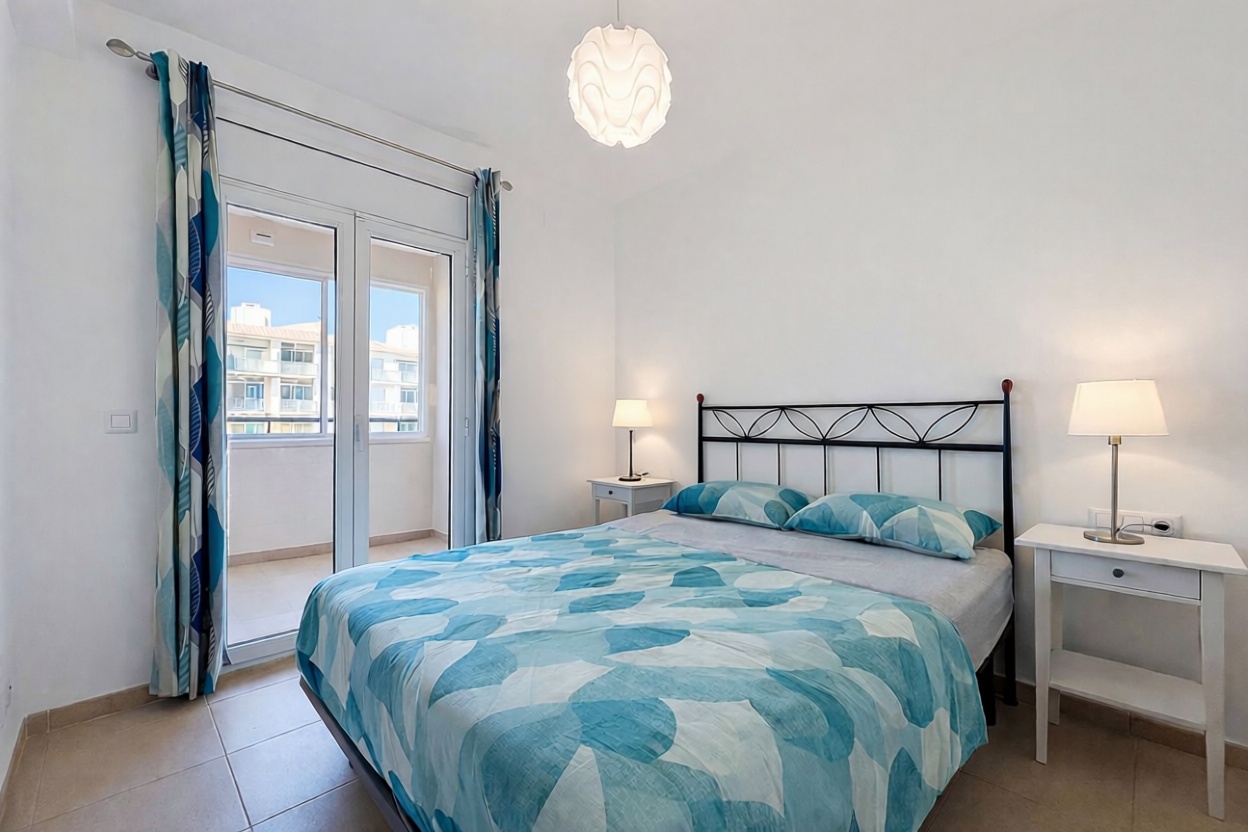 Wohnung zum Verkauf in direkter Strandlage in Empuriabrava — Schlafzimmer