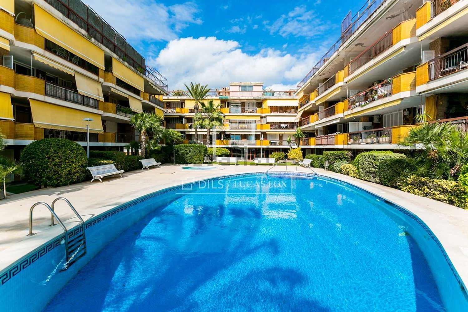 Wohnung zum Verkauf in direkter Strandlage in Castelldefels — Meerblick