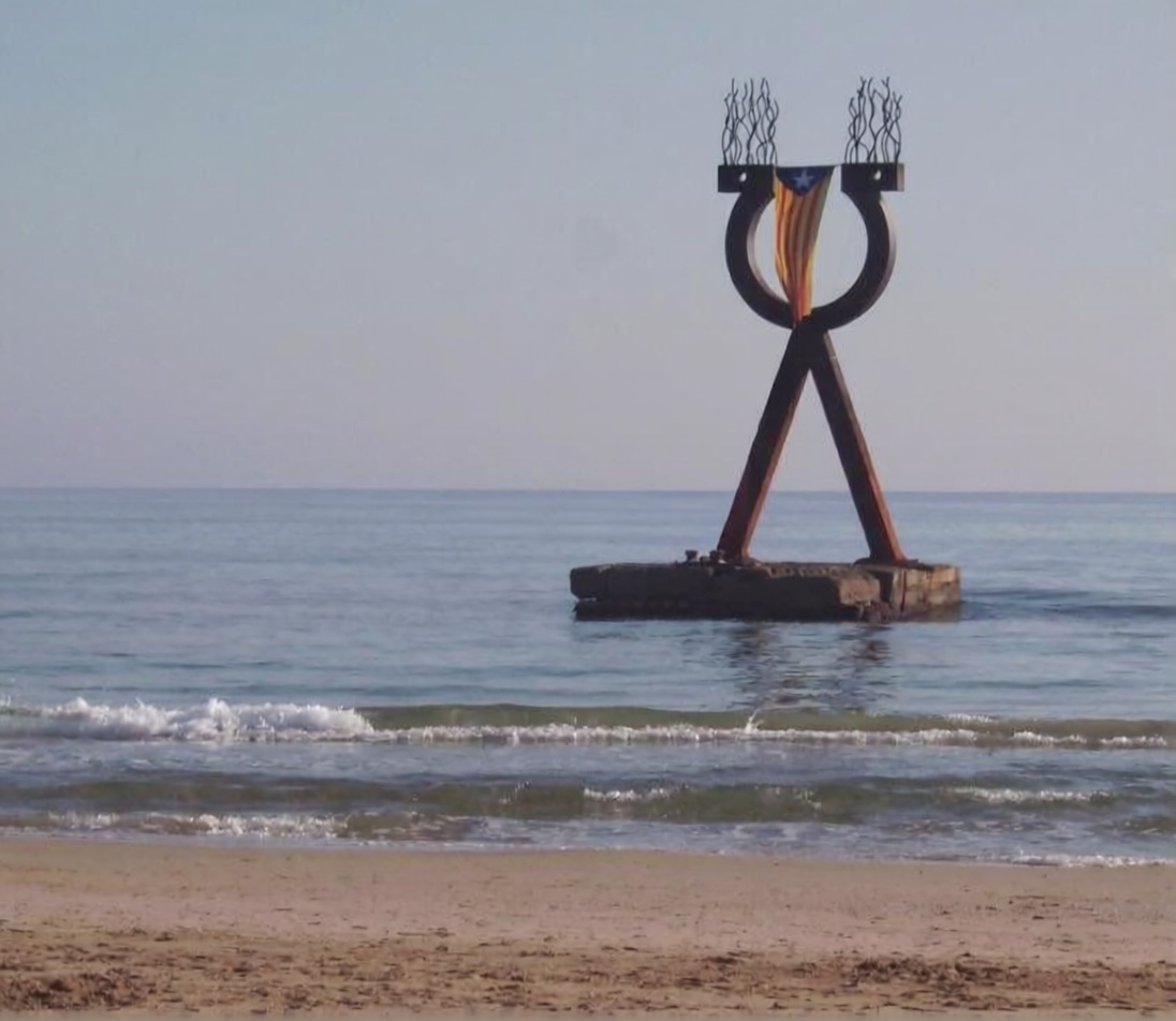 Flat for sale frontline beach in Torredembarra — Sea view