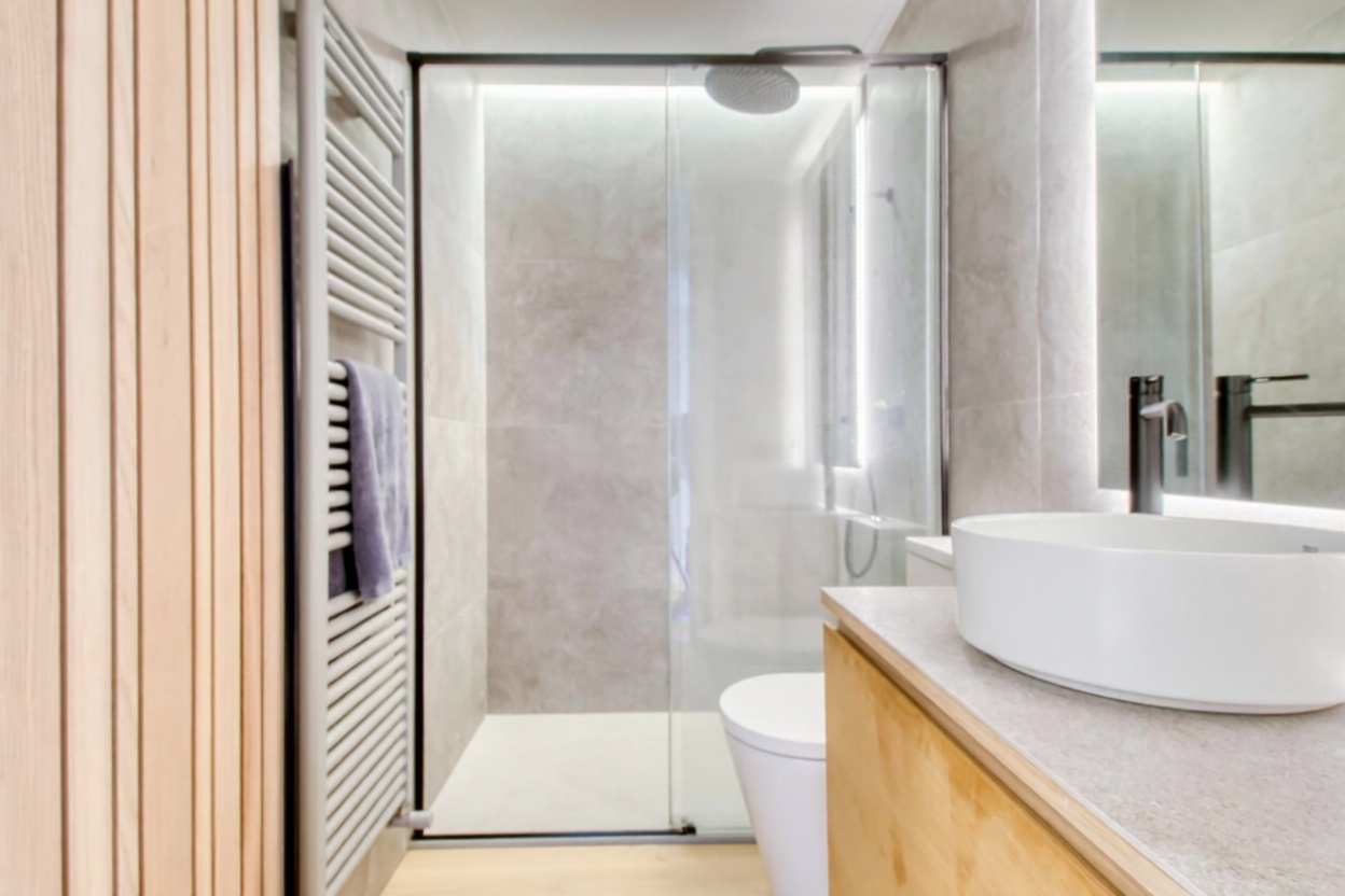 Flat for sale frontline beach in Roses — Bedroom