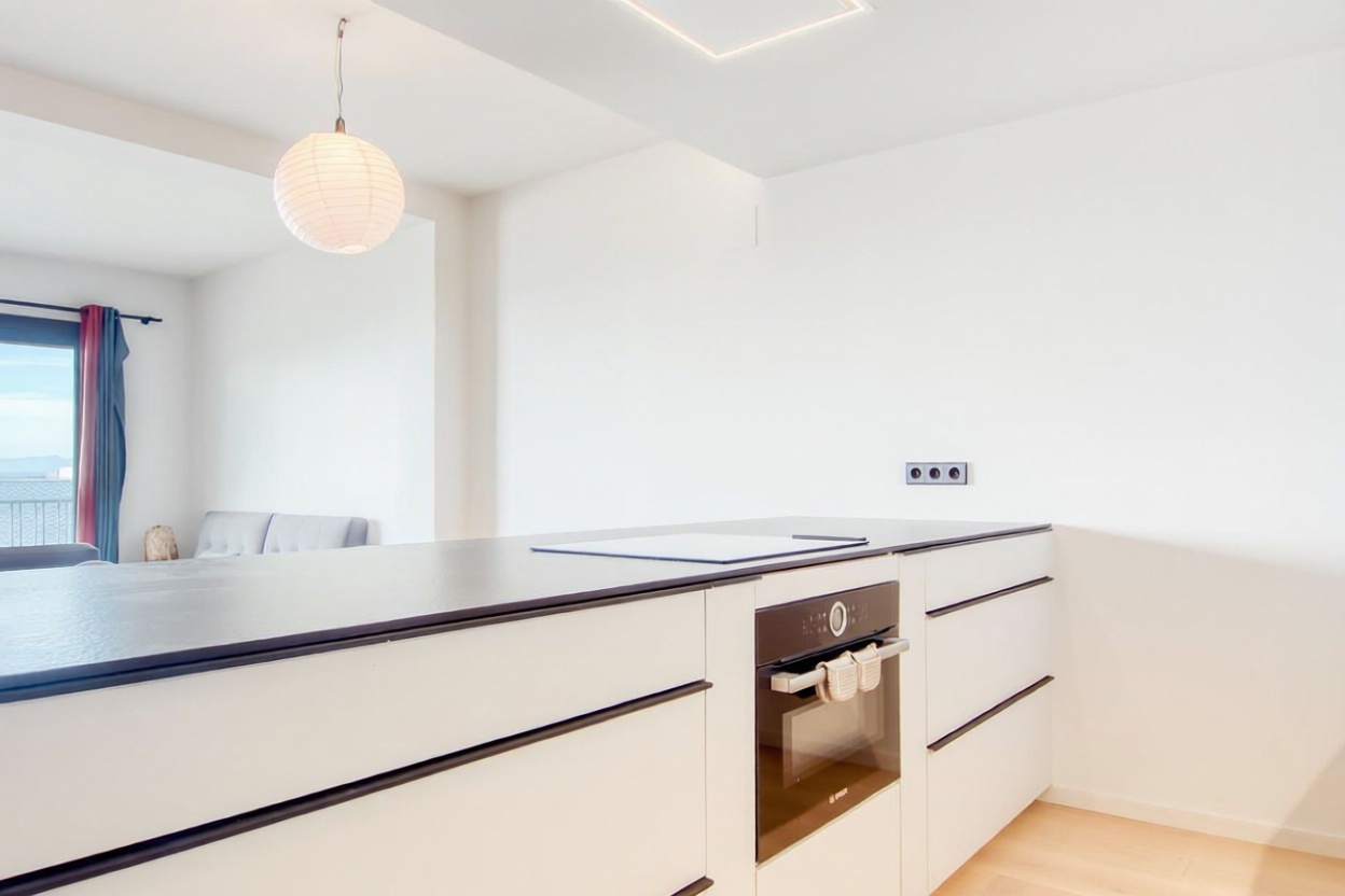 Flat for sale frontline beach in Roses — Bedroom