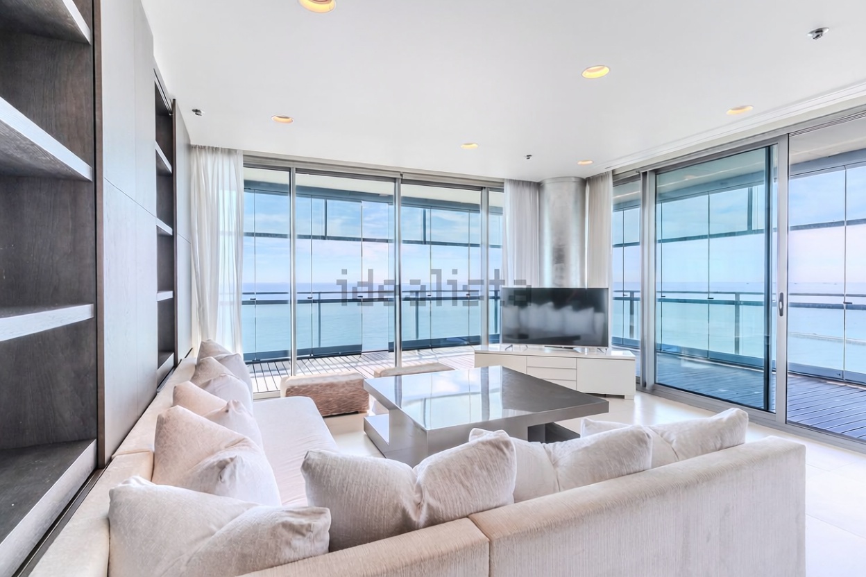 Dúplex en venta en primera línea de playa en Barcelona — Salón