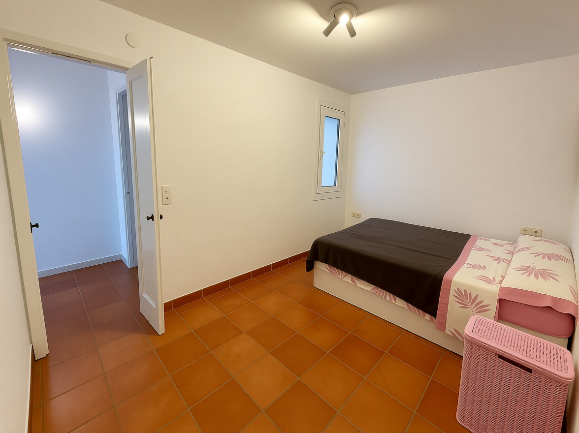 Flat for sale frontline beach in Blanes — Bedroom