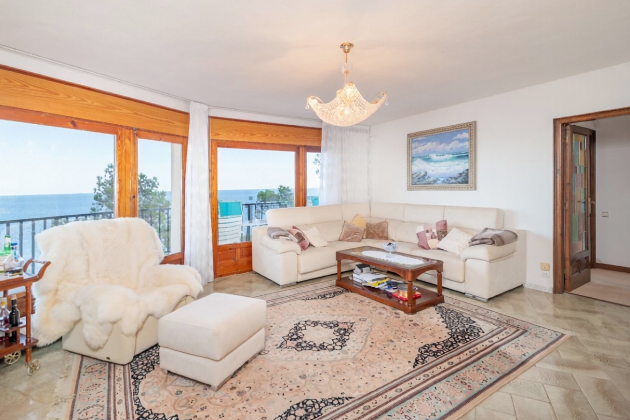 Chalet zum Verkauf mit direktem Strandzugang in Palafrugell — Wohnzimmer
