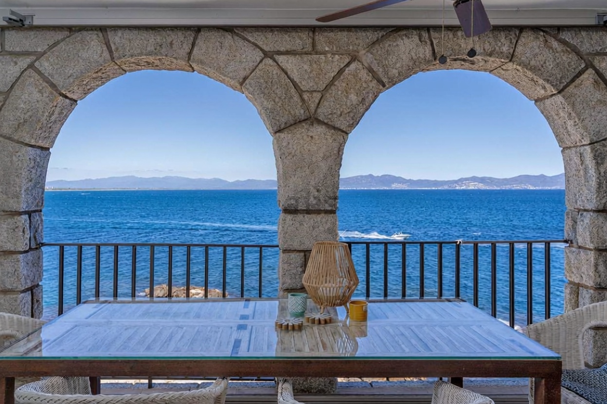 Piso en venta en primera línea de playa en L'Escala