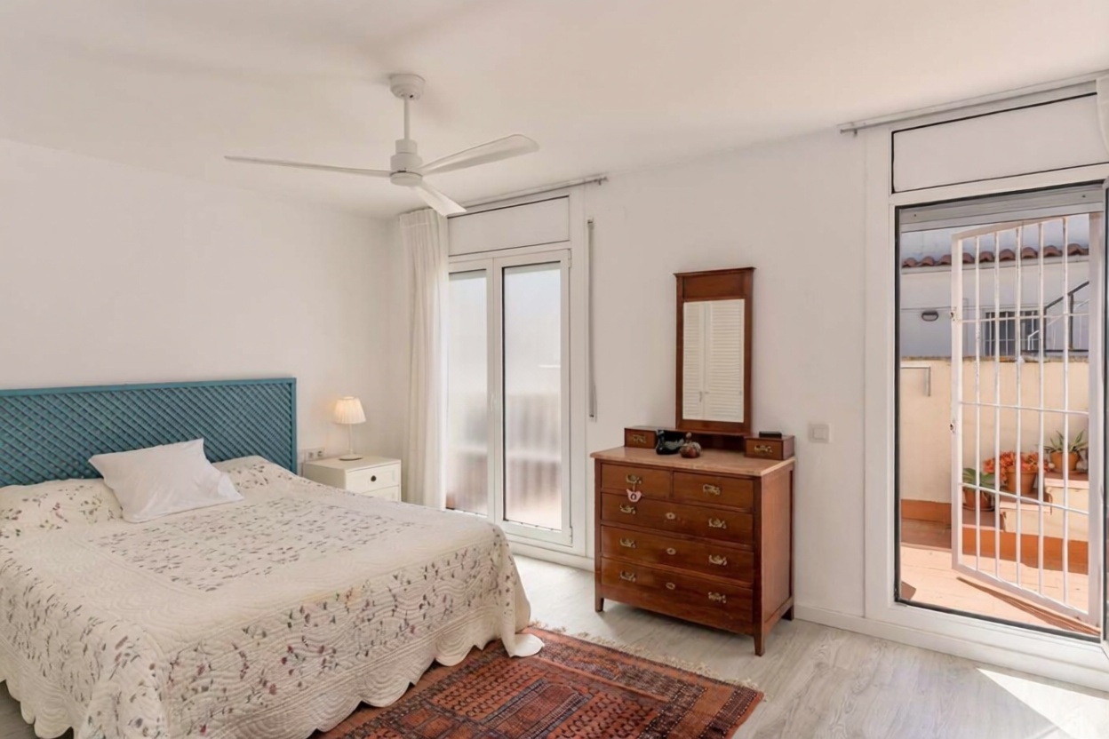 Wohnung zum Verkauf in direkter Strandlage in L'Escala — Schlafzimmer