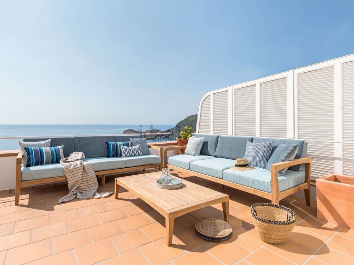 Apartamento à venda pé na areia em Begur
