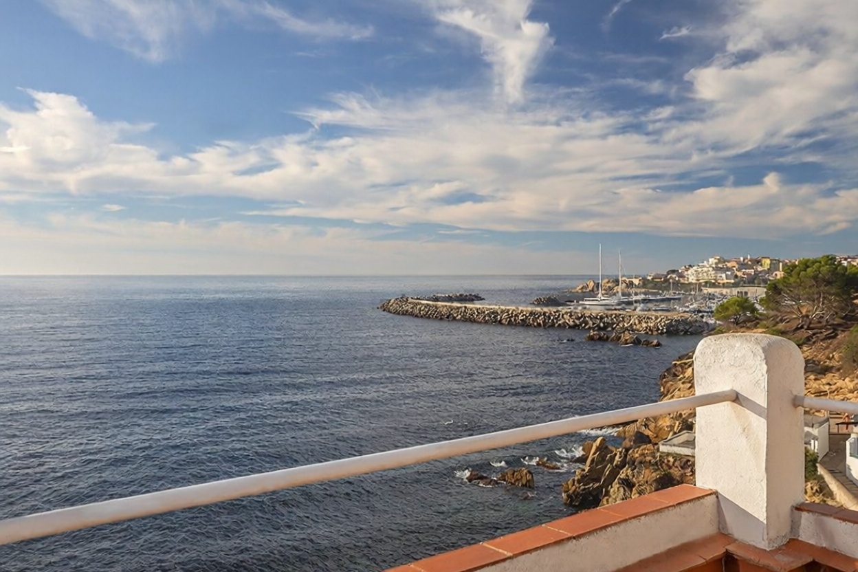 Wohnung zum Verkauf in direkter Strandlage in Palamós — Meerblick