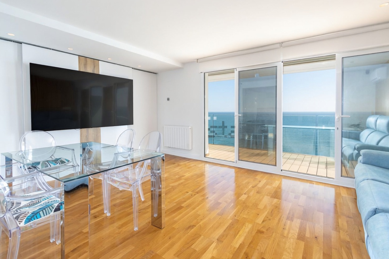 Apartamento à venda pé na areia em Lloret de Mar — Sala