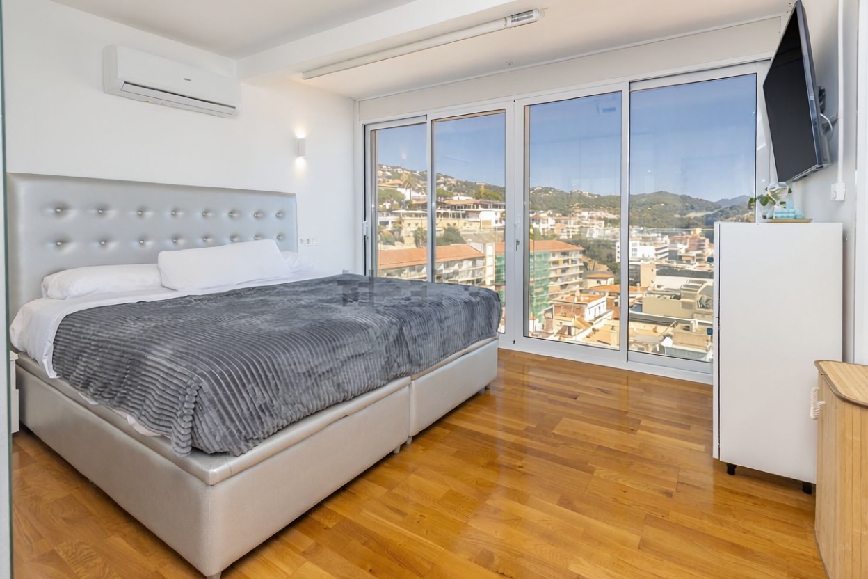 Apartamento à venda pé na areia em Lloret de Mar — Quarto