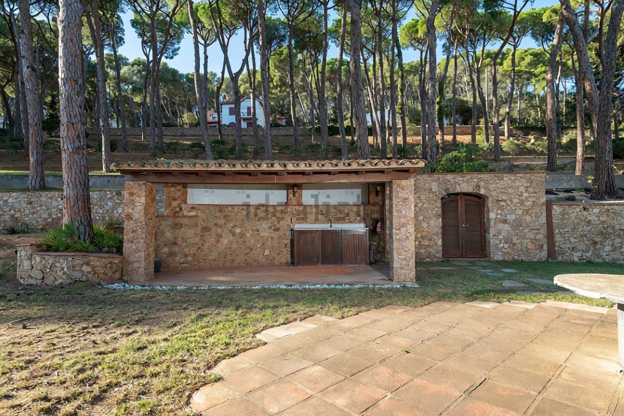 Chalet zum Verkauf mit direktem Strandzugang in Palafrugell — Wohnzimmer